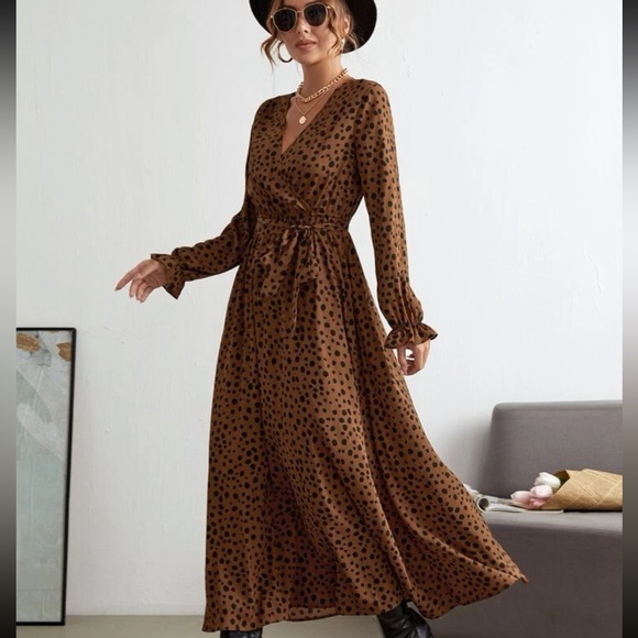 SWOOP ME OFF MY FEET WRAP DRESS - Picture 2 of 6